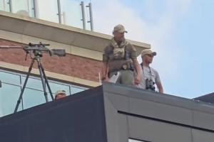 安保措施拉满！皇马vs萨尔茨堡赛中，有狙击手在球场屋顶执行任务