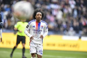 罗马诺：拜仁接触里昂边锋马利克-福法纳，切尔西那不勒斯也有意